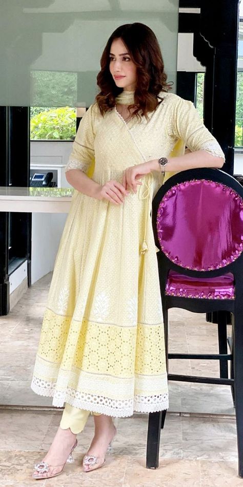 Ansab Jahangir, Sana Javed, Stylish Kurtis Design, Stylish Actresses, Long Frock, Simple Kurta Designs, Designer Kurti Patterns, Ceramic Mosaic, Pakistani Celebrities