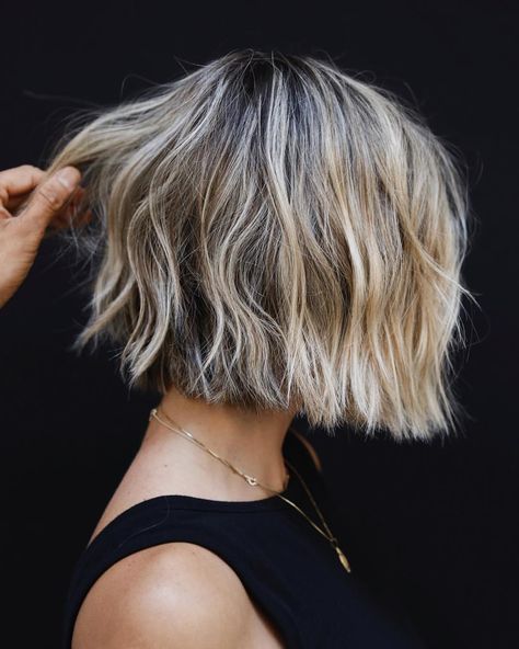 soft.BLUNT @curatedcutting #haircut #bob #anhcotran #lorealprousambassador #sirenwaves #losangeles #lob Short Hair Choppy Layers, Tan Skin Blonde Hair, Anh Co Tran, Fresh Haircut, Bob Hairstyles For Thick, Wavy Bob Hairstyles, Short Hairstyles For Thick Hair, Wavy Bobs, Short Bob Haircuts