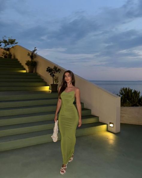 Fashion • Instagram Pictures By The Pool, Poses In Dresses Instagram, Vacation Pictures Ideas, Poses In A Dress, Dress Poses Instagram, Night Photo Ideas, Vacation Photo Ideas, Vacation Pics, Night Pics