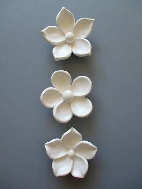 Flowers Clay, Tanah Liat, Clay Wall Art, Hand Built Pottery, Pottery Crafts, Clay Art Projects, Polymer Clay Flowers, Ceramic Flower, Ceramics Ideas Pottery