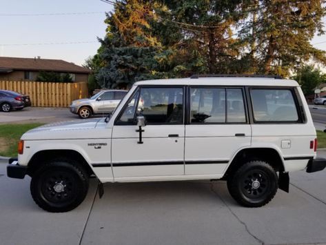 1991 Mitsubishi Montero LS 4x4 SUV – 1st Gen Automatic Trans – RARE – White for sale Truck Detailing, All Terrain Tyres, Rear Differential, Trailer Hitch, Roof Rack, Automatic Transmission, Bugatti, Peugeot, Cool Cars