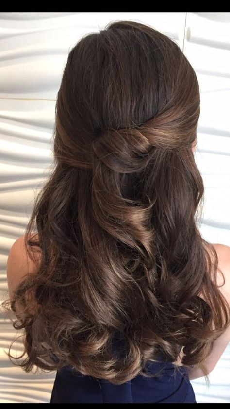 Half Up Soft Curls, Soft Curls Half Up Half Down, Half Up Blowout Hair, Blowout Hair Half Up Half Down, Half Up Half Down Blowout, Prom Hair Inspo, Big Barrel Curls, Wedding Curls, Blowout Curls