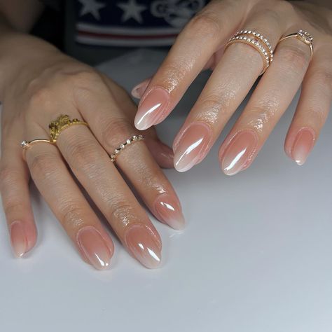 Ombré + glazed on her natural nails🤍🐚😮‍💨🤌🏼 Structured mani🫶🏼 Happy Sunday!! @daily_charme white chrome nailsxmina10💸 ____ #nailsxmina… | Instagram Structured Gel Manicure, Nail Care Diy, Quick Nail, Natural Nail Care, Gel Mani, White Chrome, Nail Care Tips, Bride Nails, Instagram Nails