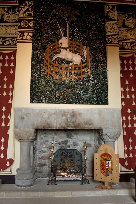 This is my photo of one of several tapestries in The Queen's Hall in Stirling Castle, Scotland.  Their designs similar to a set of Renaissance tapestries, woven in the 1500s, that are house at the Cloisters Museum in New York.   According to the Stirling Castle website, the project to produce the tapestry replicas has been partly funded by the Quinque Foundation of the United States. Scottish Tapestry, Stirling Castle Scotland, Castle Tapestry, Arundel Castle, Scotland History, Castle Painting, Stirling Castle, Castle Scotland, Medieval Tapestry