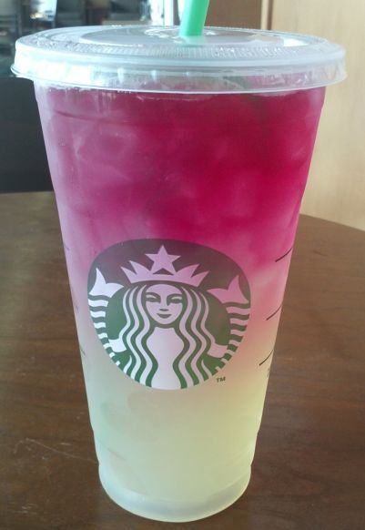 25 deliciosas bebidas secretas que no conocías de Starbucks Glace Fruit, Starbucks Secret, Starbucks Lovers, Starbucks Drink, Pink Drink, Starbucks Secret Menu, Starbucks Drinks Recipes, Milk Shakes, Secret Menu