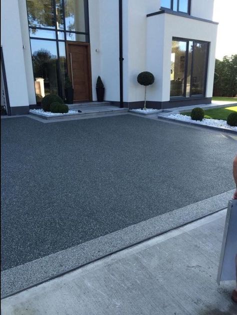 Cement Driveway, Resin Driveway, Driveway Ideas, Side Yard Landscaping, Exterior Wall Tiles, Tub Bathroom, Driveway Design, Driveway Landscaping, Wall Tiles Design