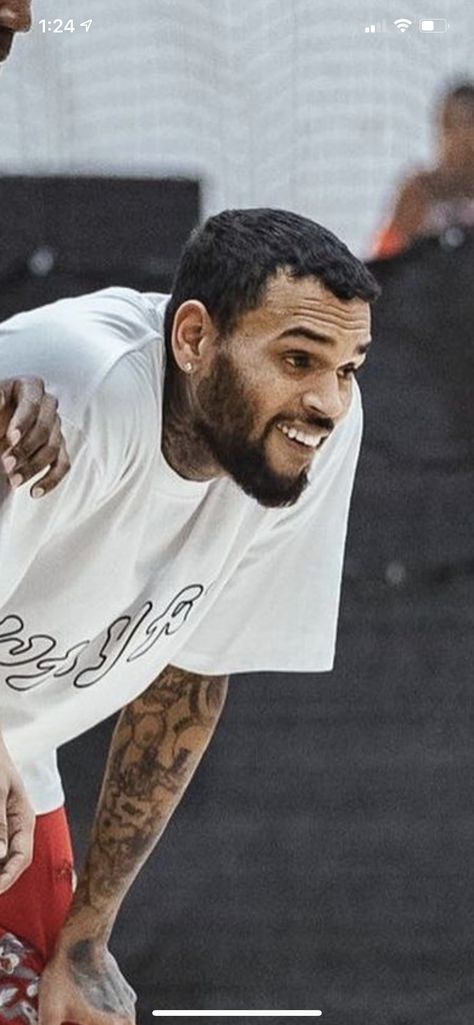 Chris Brown Haircut, Chris Brown Hairstyles, Chris Brown Hair, Chris Brown Photos, Black Curls, Gentlemens Club, Beard Fade, Dave East, Breezy Chris Brown