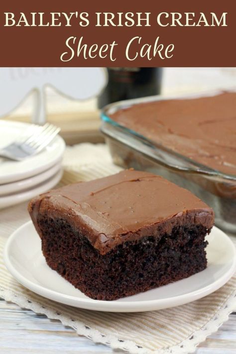 Baileys Poke Cake, Irish Cream Chocolate Cake, Irish Cream Desserts, Baileys Irish Cream Cake, Cream Chocolate Cake, Baileys Irish Cream Recipes, Irish Cream Cake, Baileys Fudge, Fudge Caramel