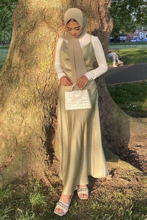 Hijabi Birthday Dinner Outfit, Hijabi Slip Dress Outfit, Muslim Wedding Guest Outfit Ideas, Bodycon Dress Hijab Outfit, Slip Dress Outfit Hijab, Hijabi Bday Outfit, Hijab Fashion Party, Hijab Eid Outfits Ideas, Hijab Birthday Outfit