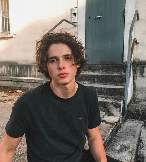 Long Curly Hair Men, Mens Haircuts Medium, Men Haircut Curly Hair, Wavy Hair Men, Medium Curly, Medium Curly Hair Styles, Men Haircut Styles, Boys Long Hairstyles, Corte De Cabelo Masculino