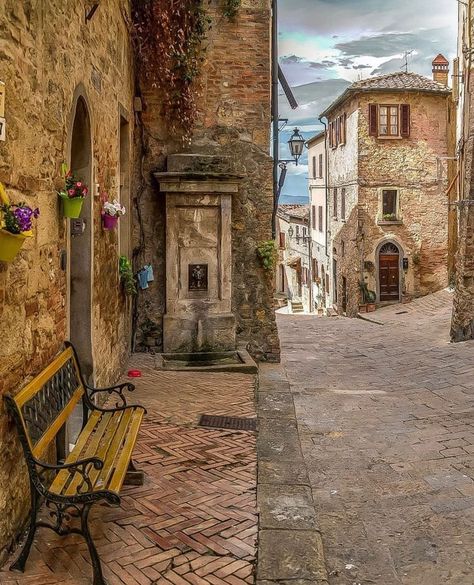 Volterra Italy, Italy Places, Puzzle Pictures, Dream Country, Twilight Photos, Wedding Soup, Random Items, Italy Aesthetic, Little Italy