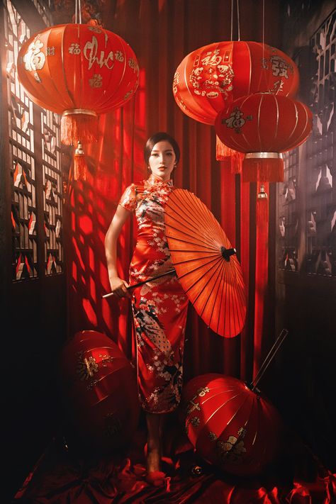 Virgo Season Photoshoot, Chinese Photoshoot Ideas, Qipao Photoshoot, Chinese Photoshoot, Shanghai Night, New Year Photoshoot, Japanese Party, Chinese Theme, Old Shanghai