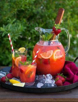 Homemade Strawberry Lemonade, Strawberry Lemonade Recipe, Mango Lemonade, Summertime Drinks, Fresh Lemonade, Watermelon Lemonade, Raspberry Lemonade, Lemonade Recipes, Cooking Classy