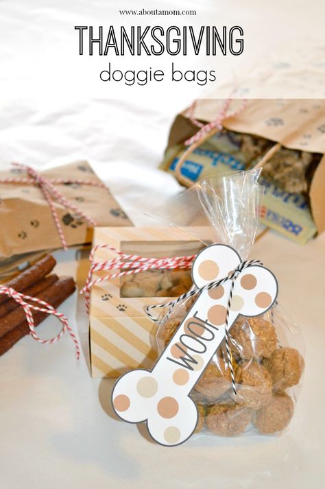 Diy Dog Bag, Thanksgiving Dog Treats, Dog Treat Bags, Dog Treat Packaging, Dog Treat Business, Bone Gifts, Treat Packaging, Treat Business, Dog Biscuit Recipes