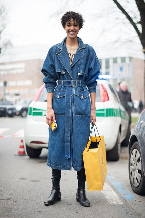 Dilone Shows There's Another Way for a Victoria’s Secret Model to Look Sexy | Vogue Looks Total Jeans, Denim Street Style, Denim Trench Coat, Denim Fashion Women, Denim Inspiration, Spring Clean, Women Fashion Edgy, All Jeans, 2017 Fashion Trends