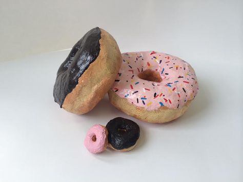 2015 7th Grade Art Portfolio: Donut Sculpture (Acrylic Paint + Paper Mache with Plaster Cloth) Donut Paper Mache, Ceramic Donut Sculpture, Donut Sculpture, Paper Mache Food, Clay Bakery, Fourth Grade Art, Pop Art Food, Pop Art Sculpture, Plaster Relief