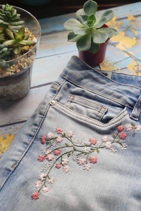 Embroidery Designs For Denims, Jeans Embroidery Flower, Jean Pants Embroidery Ideas, Embroidery For Jeans Ideas, Embroidery Designs In Jeans, Simple Embroidery Jeans, Cute Jean Embroidery Ideas, How To Stitch Tops For Women, Ripped Jeans Embroidery Ideas