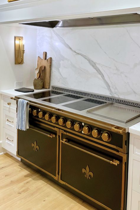 Black stove with electric induction cooktop with brass gold detailing Induction Cooktop Kitchen Design, Induction Range Kitchen, French Range, French Stove, Black And Gold Kitchen, Ilve Range, Induction Range Cooker, Induction Range, Professional Cooking