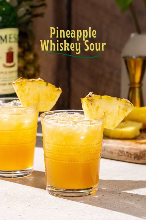 Whiskey Pineapple Cocktail, Pineapple Whiskey Drinks, Pineapple Whiskey Sour, Pineapple Bourbon Cocktail, Cocktail With Pineapple, Cocktails With Pineapple Juice, Jameson Whiskey Drinks, Whiskey Mixed Drinks, Whiskey Cocktails Easy