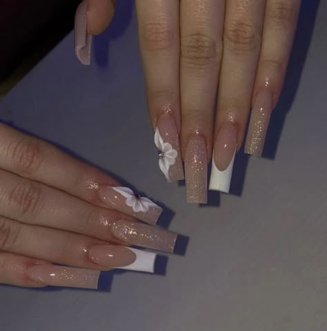 Medium White Nails, French Tip Nails With Flowers, French Tip Nails With Gems, French Nails With Flowers, Marble French Nails, Stickers Mushrooms, Nail Designs Ombre, Nails With Flowers, Cherry Nail