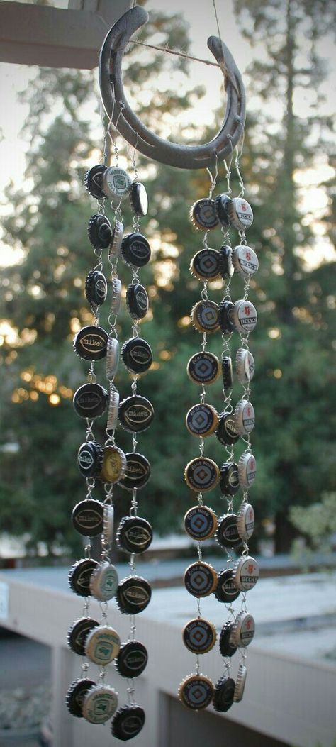 Horseshoe and caps chime Bottle Cap Art Diy, Bottle Cap Wind Chime, Wind Charm, Beer Cap Art, Bottle Top Crafts, Bottle Cap Projects, Horseshoe Projects, Western Crafts, Horseshoe Decor