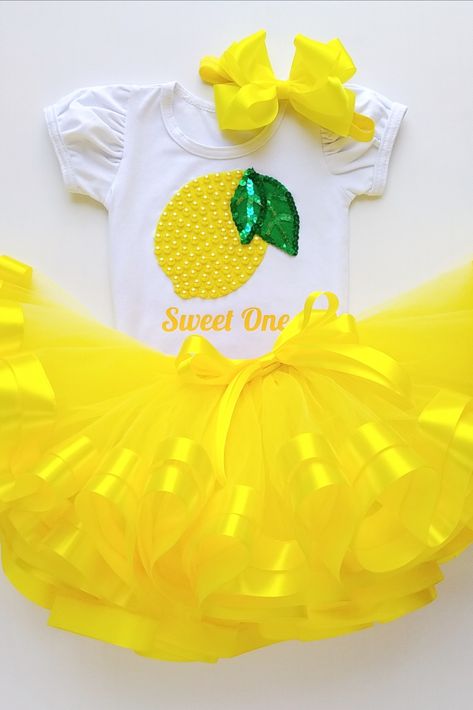 Lemonade Costume, Yellow Tutu Skirt, Cute Yellow Dress, Cute Yellow Dresses, Lemonade Birthday, Yellow Tutu, Unicorn Birthday Outfit, Lemonade Party, Birthday Tutu Outfit