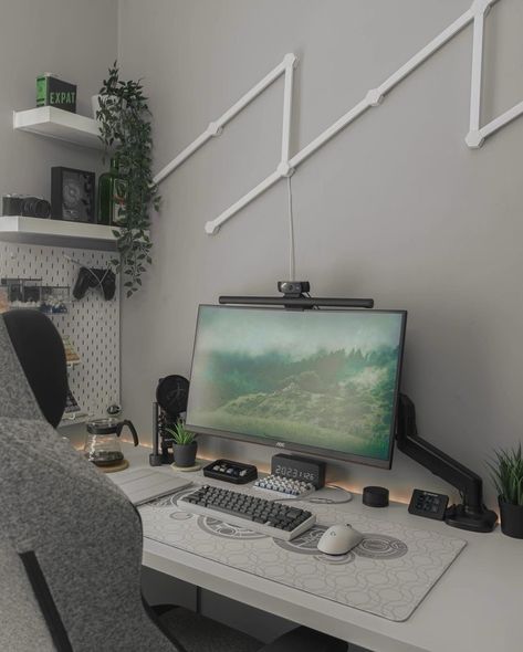 Maker Stations® on X: "📷: geekvin https://t.co/RkK4CE4xrA" / X Grey Setup, White Gaming Setup, Best Pc Setup, Games Room Inspiration, Nixie Tube Clock, Mac Setup, Dream Desk, Desk Setups, Monitor Arm