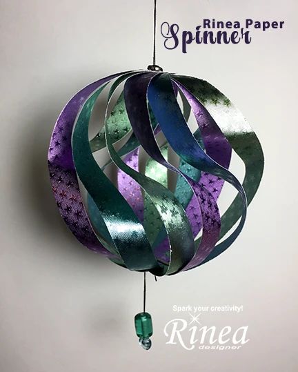 Wind Spinners Diy, Paper Spinners, Spinners Diy, Garden Wind Spinners, Wind Catcher, Hanging Craft Ideas, Plastic Bottle Art, Patio Projects, Paper Christmas Ornaments