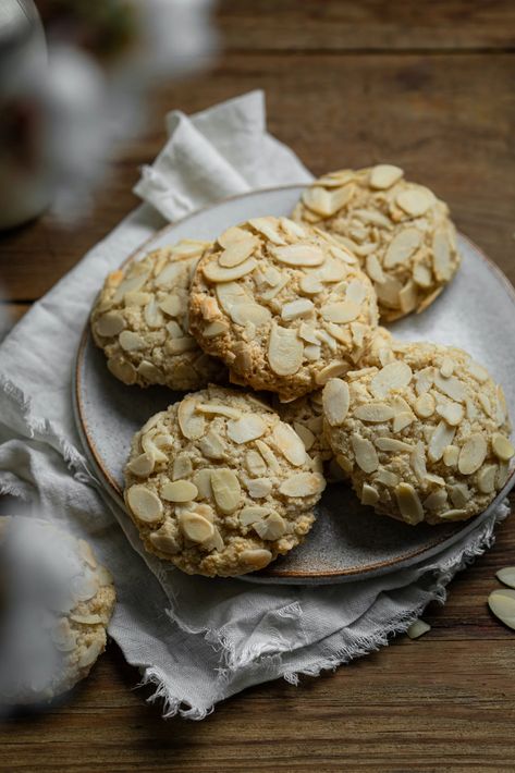 Comment faire des biscuits moelleux aux amandes ? - Marie Claire Biscuits Cookies, Creative Food, Sans Gluten, Marie Claire, Biscuits