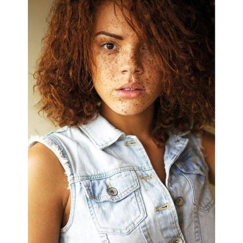 0 Models With Freckles, Roxanne Weasley, Red Hair Brown Eyes, Beautiful Freckles, Freckle Face, Cat Pajamas, Beautiful Hair Color, Next Top Model, Model Face