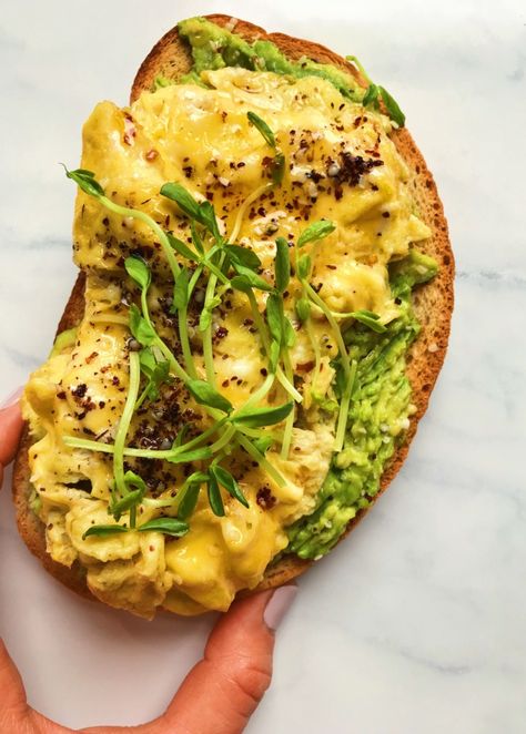 Sumac Recipes, Scrambled Eggs Recipe, Mexican Breakfast Recipes, Avocado Recipes, Toast Recipes, Scrambled Eggs, Virgin Olive Oil, Egg Recipes, Extra Virgin