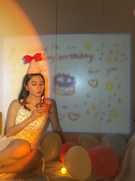 Korean Birthday Party Aesthetic, Birthday Projector Photoshoot, Birthday Projector, Comfy Movie Night, Post Poses, Turning 23, Projector In Bedroom, Projector Photography, Korean Photoshoot