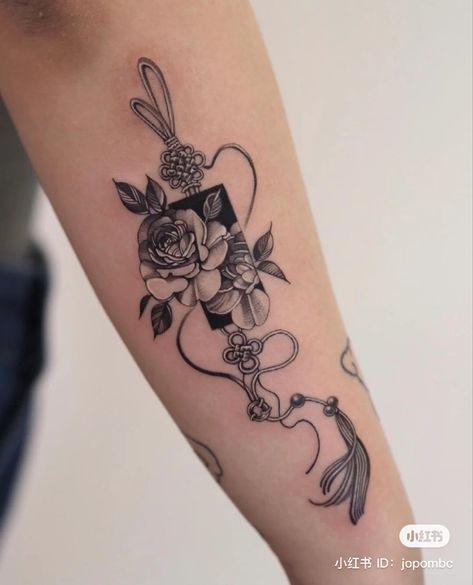 Norigae Tattoo Black, Asian Lucky Charm Tattoo, Japanese Knot Tattoo, Omamori Tattoo Design Black, Chinese Charm Tattoo, Chinese Knot Tattoo, Japanese Charm Tattoo, Chinese Inspired Tattoos, Norigae Tattoo