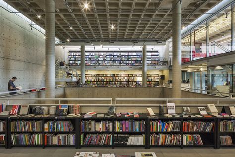 rodrigo mindlin loeb + eduardo de almeida: brasiliana library at USP campus Usp Campus, Law School Prep, 3d Architect, Library Architecture, Brutalist Architecture, Public Building, Study Inspiration, Site Plan, Concept Architecture