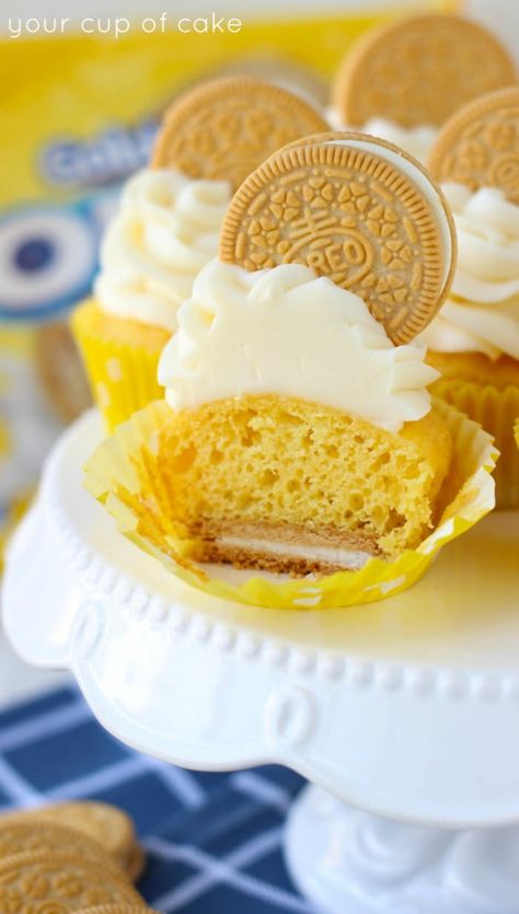 Golden Oreo Cupcakes with cream cheese frosting Oreo Cupcake Recipe, Cup Of Cake, Oreo Cupcake, Oreo Cookie Recipes, Philadelphia Torte, Golden Oreo, Peanut Butter Oreo, Oreo Flavors, Banana Cupcakes