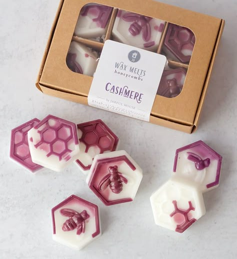 "Cashmere" coconut wax melts, honeycomb designs in white and maroon. Packedin kraft box, with a captivating blend of green leaves, fig, jasmine, wood, moss, light, light musk, light musk, ozone, and green florals. | Elevate your ambiance with our "Cashmere" wax melts, crafted in charming honeycomb shapes in elegant white and maroon hues. Each box contains six meticulously designed pieces, elegantly packed in a kraft box for a touch of rustic charm. Infused with a captivating blend of green leave Candle Melts Packaging, Cool Wax Melts, Wax Melt Designs, Luxury Wax Melts, Wax Melt Gift Box Ideas, Unique Wax Melts, Wax Melt Storage Ideas, Wax Melt Packaging Ideas, Wax Melts Packaging Ideas