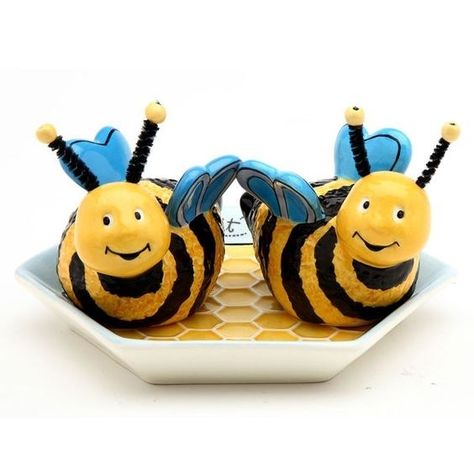 These bumblebee shakers: | Community Post: 20 Adorable Salt And Pepper Shakers… Salt N Pepper, Bee Inspired, Bee Decor, Salt Shaker, Ceramic Tableware, Salt And Pepper Set, Bee Happy, Bees Knees, Salt And Pepper Shaker