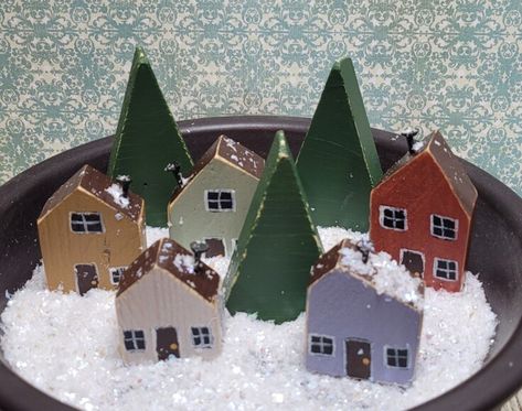 Tired Trays, Fake Snow, Mini Houses, Easy Christmas Wreaths, Winter Village, Scrap Wood Projects, Christmas Wreaths To Make, Wood House, 2023 Christmas