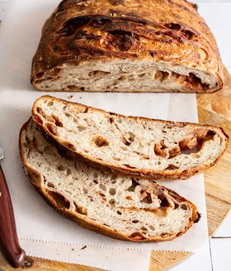 Apple Sourdough, Cinnamon Sourdough, Sourdough Apple, Showstopper Cakes, Apple Cinnamon Bread, Sourdough Starter Discard Recipe, Apple And Cinnamon, Homemade Sourdough Bread, Honey Toast