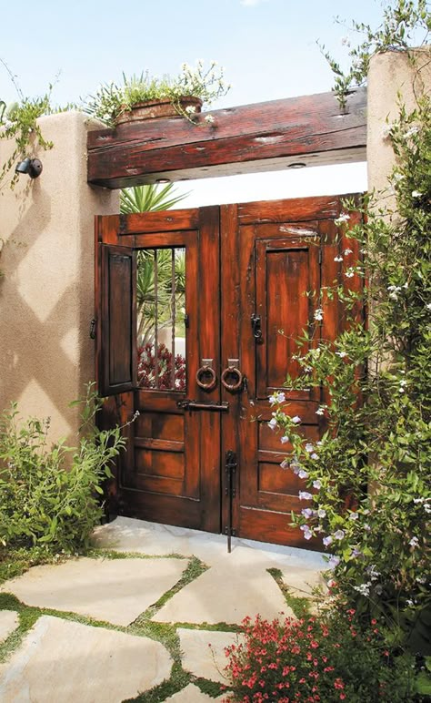 Gates Ideas, Wooden Garden Gate, Casas Coloniales, Front Gates, Spanish Style Homes, Hacienda Style, Entry Gates, Spanish House, Design Exterior