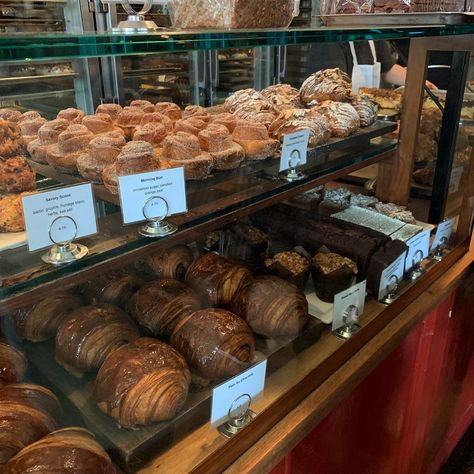 Tartine Bakery San Francisco on Instagram: “The Guerrero Street pastry case ❤️ #morning buns #croissants #chocolatecroissants  #savoryscone” Tartine Bakery San Francisco, Tartine Bakery, Bakery Inspiration, Morning Buns, Pastry Case, Morning Bun, Savory Scones, Beautifully Broken, Chocolate Croissant