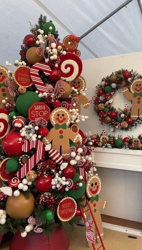 Grinch Stuff, Holidays Decorations, Christmas Tree Decor Ideas, Tree Decor Ideas, Christmas Decora, Gingerbread Christmas Tree, Winter Celebration, Diy Christmas Decor, Christmas Tree Decorating Themes