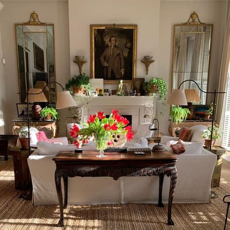 Habitually Chic® » Jasper Conran’s 17th-century Retreat Long Hallway Decor, Hallway Decor Ideas, Window Remodel, Hyde Park London, English Decor, Jasper Conran, Long Hallway, Hallway Decor, London Apartment