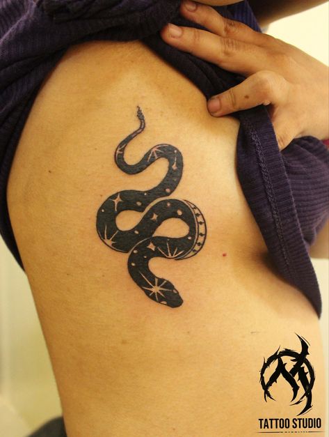 Star Snake Tattoo, Galaxy Snake Tattoo, Snake Tattoo Placement, Snake Rib Tattoo, Snake Sleeve, Tiktok Tattoo, North Star Tattoos, Diy Tiktok, Moon Phases Tattoo