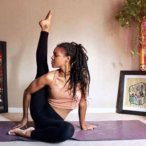 Yoga Inspo, Woman Yoga, Best Cardio Workout, Outfit Yoga, See Yourself, Pilates Studio, Black Yoga, Pranayama, African American Women