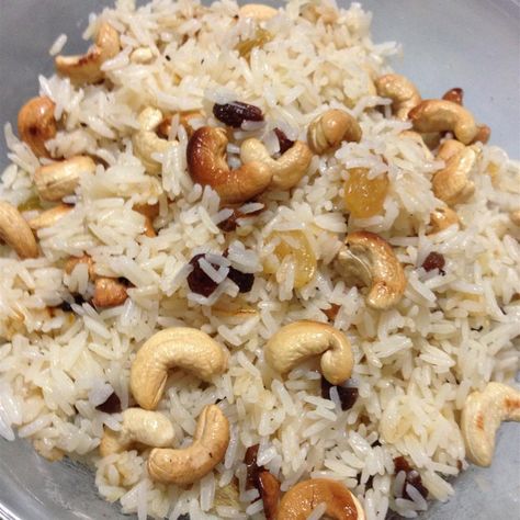 Rice with Almonds and Raisins Rice With Almonds, Flavored Rice Recipes, Easy And Healthy Snacks, Raisins Recipe, Cooking Bucket List, Simple Side Dishes, Basmati Rice Recipes, Fried Rice Recipes, Raisin Recipes