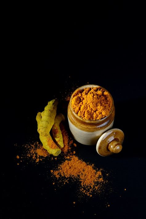 Turmeric powder in clay pot with roots o... | Premium Photo #Freepik #photo #food #india #bottle #medicine Spices Photography, Photo Food, Turmeric Powder, South Indian Food, Juice Cleanse, Clay Pot, Healthy Nutrition, Clay Pots, Indian Food