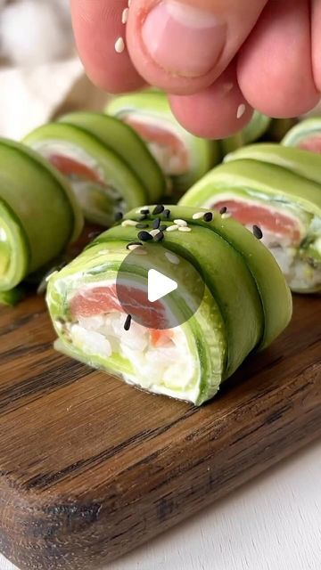 Cooking Avocado, Cucumber Sushi, Sushi Vinegar, Sushi Burrito, Cucumber Rolls, Healthy Mummy, Lake House Food Ideas, Sushi Bowl, How To Make Sushi