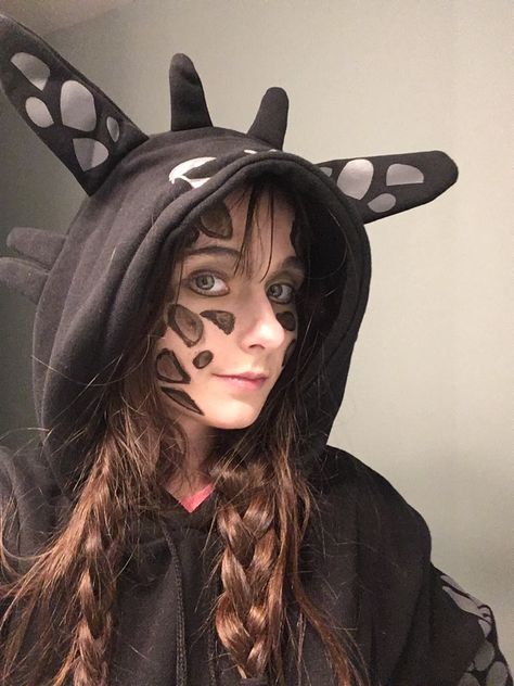 Toothless cosplay Toothless Face Paint, Toothless, Halloween Make Up, Halloween Make, Face Painting, Character Design, Makeup, Design