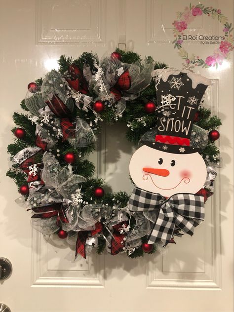 Christmas Deco Wreaths, Black And White Christmas Wreaths, Snowman Wreath Diy, Black Wreaths, Snowmen Wreaths, Snowman Wreaths, Winter Wreath Diy, Dollar Store Christmas Crafts, Deco Mesh Wreaths Diy